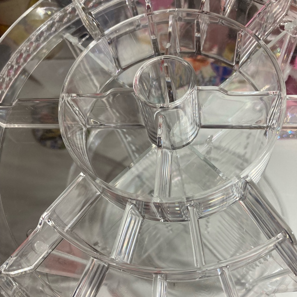 Spinning Cosmetic organizer, Acrylic, Products not included, Lots of Storage - Picture 10 of 11